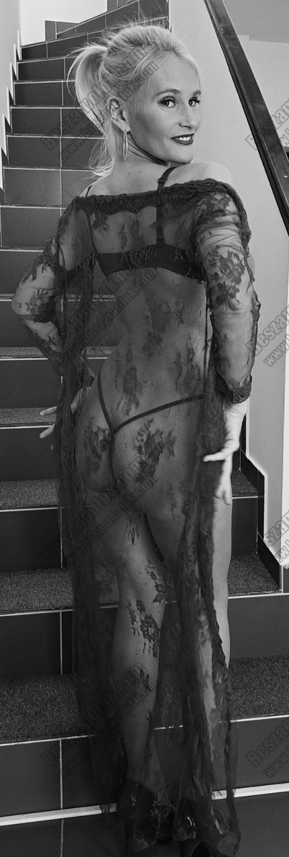 Noémi - +36 30 717 5746 - ESZO masszazs foto