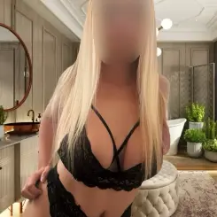 Mézi, Masszázs XIII. kerület, 32 év nő XIII. kerület Budapest Magyarország, +36304731239